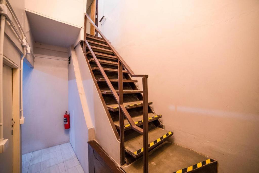 Oyo 480 Lemon Siam Hostel Bangkok Kültér fotó